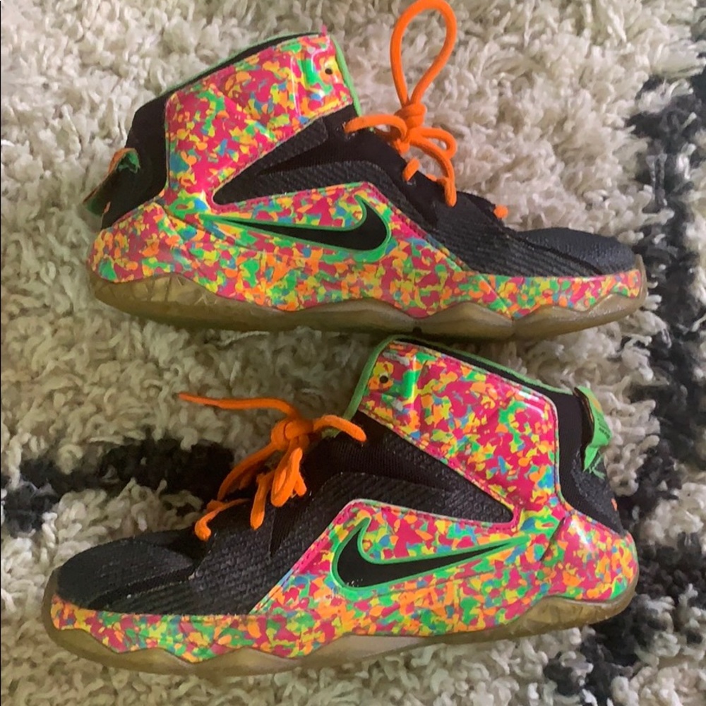 LEBRON JAMES FRUITY PEBBLES SNEAKERS!